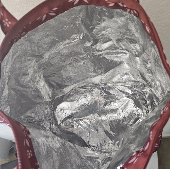 Temptations Seasonal Raspberry Pattern Insulated Tote Bag - Picture 4 of 4